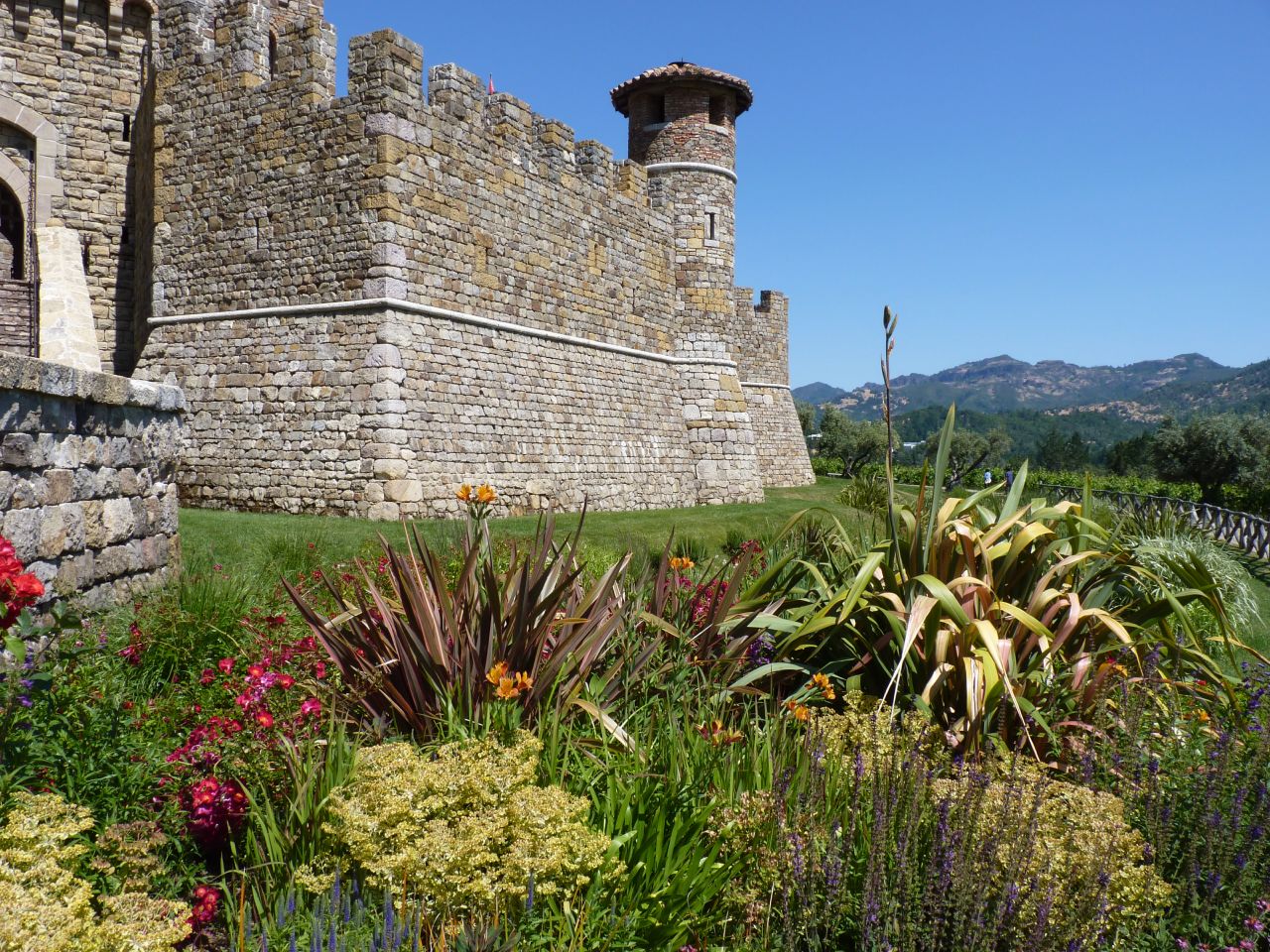 Castello-di-Amorosa-ychamyuen